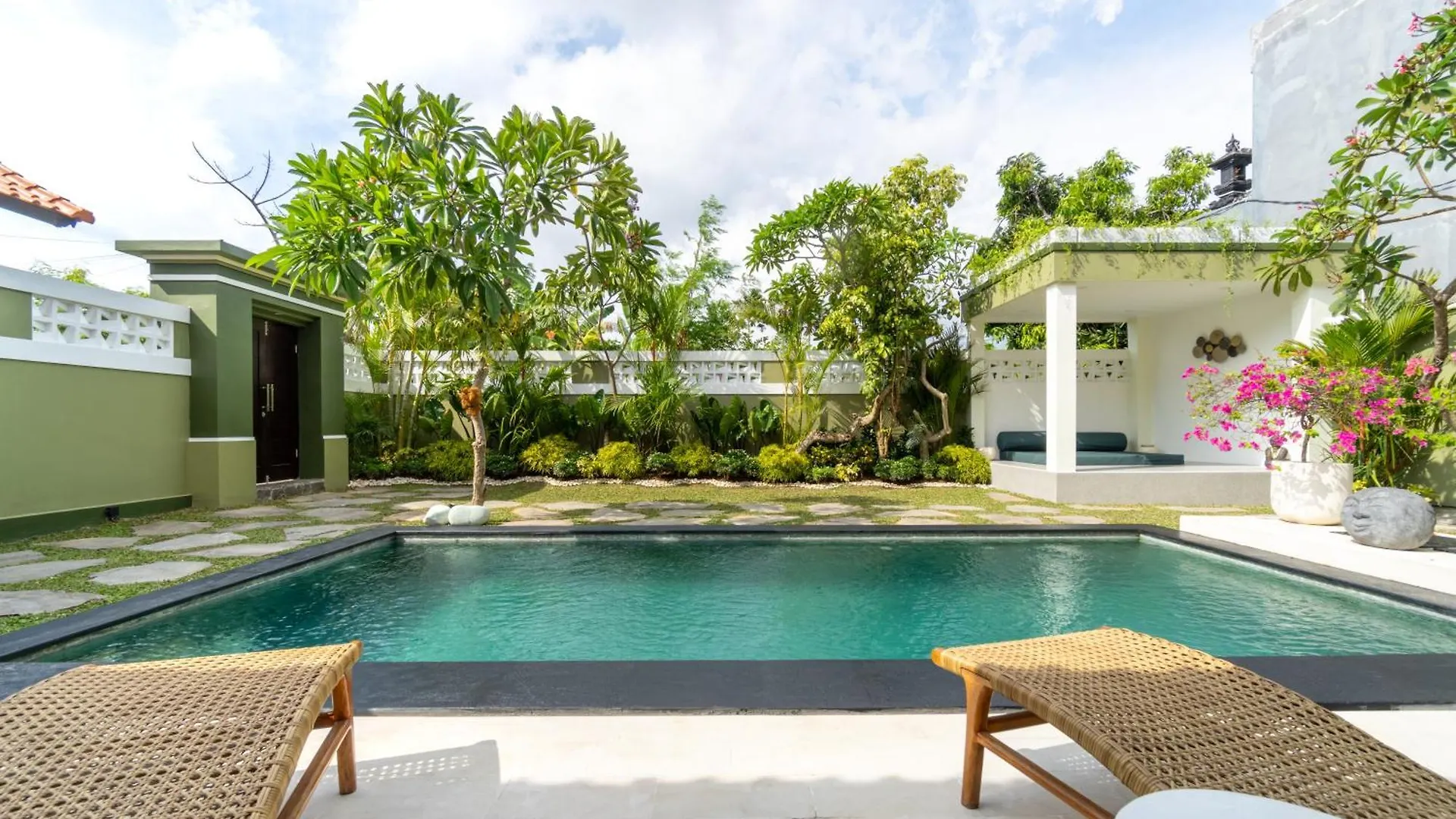 Castelu 3Br Peacefully Villa Near Mertanadi Seminyak  0*, Seminyak (Bali)