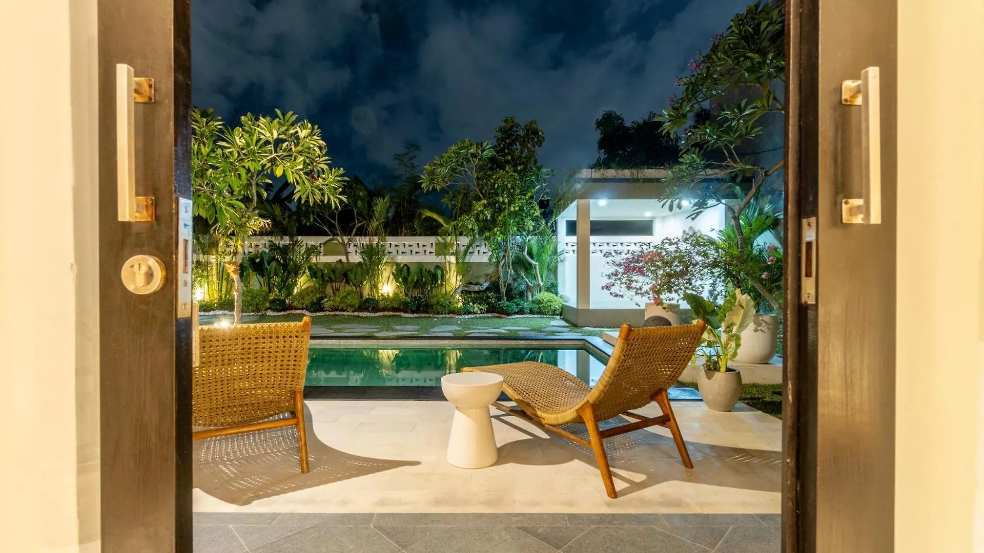 Castelu 3Br Peacefully Villa Near Mertanadi Seminyak  Indonesia