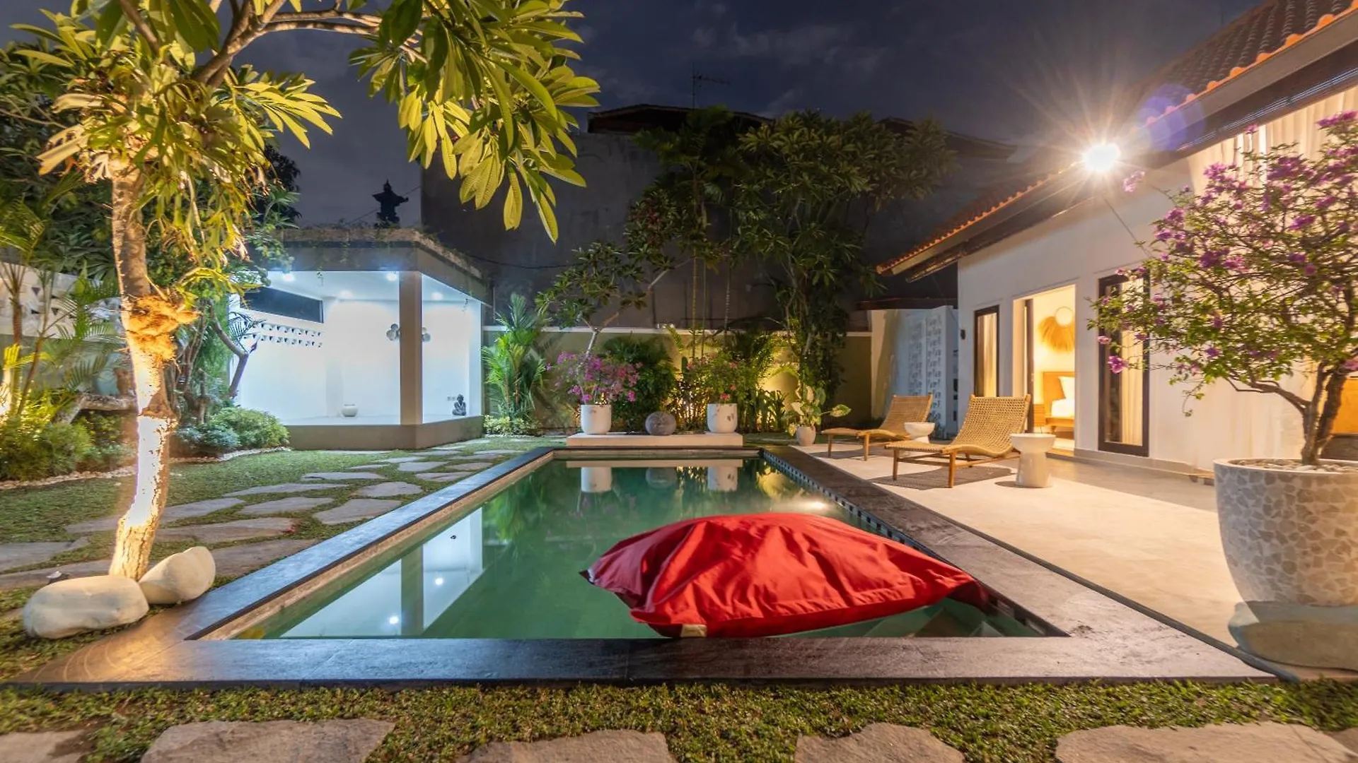 Apartment Castelu 3Br Peacefully Villa Near Mertanadi Seminyak  Indonesia