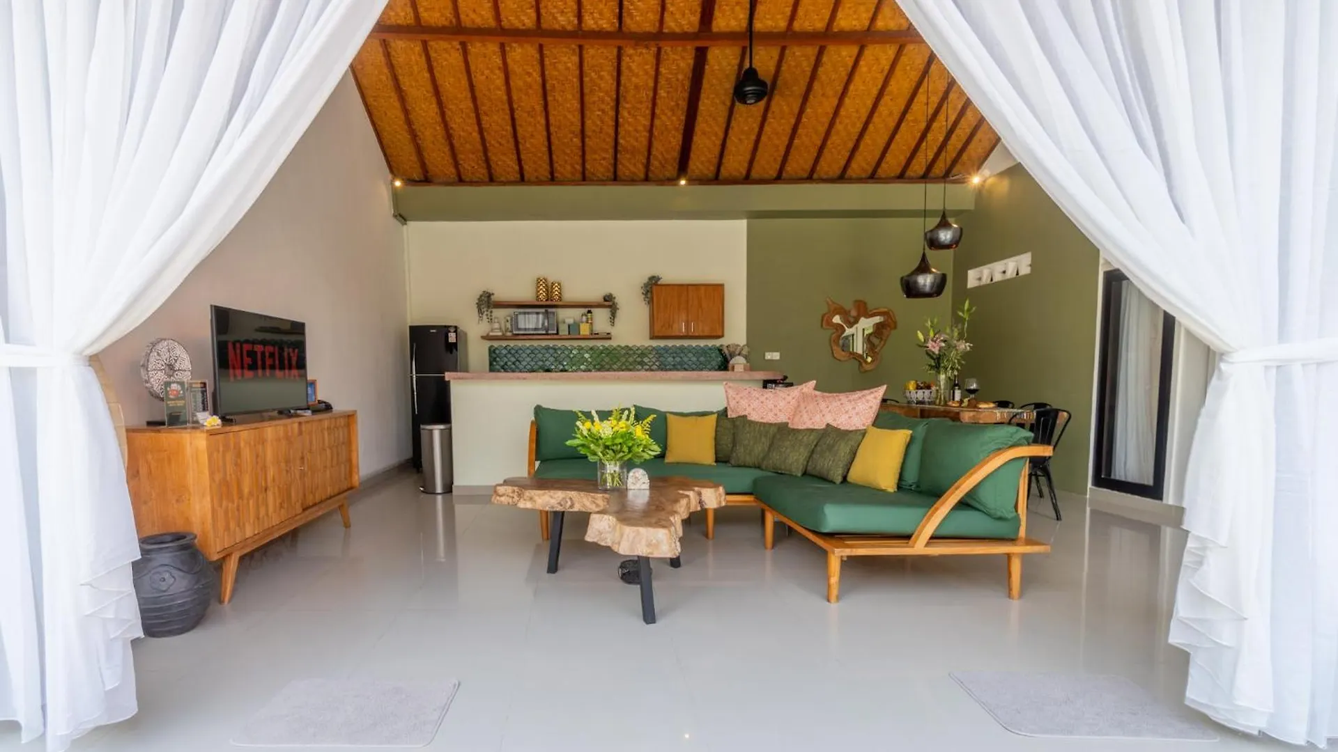 Castelu 3Br Peacefully Villa Near Mertanadi Seminyak