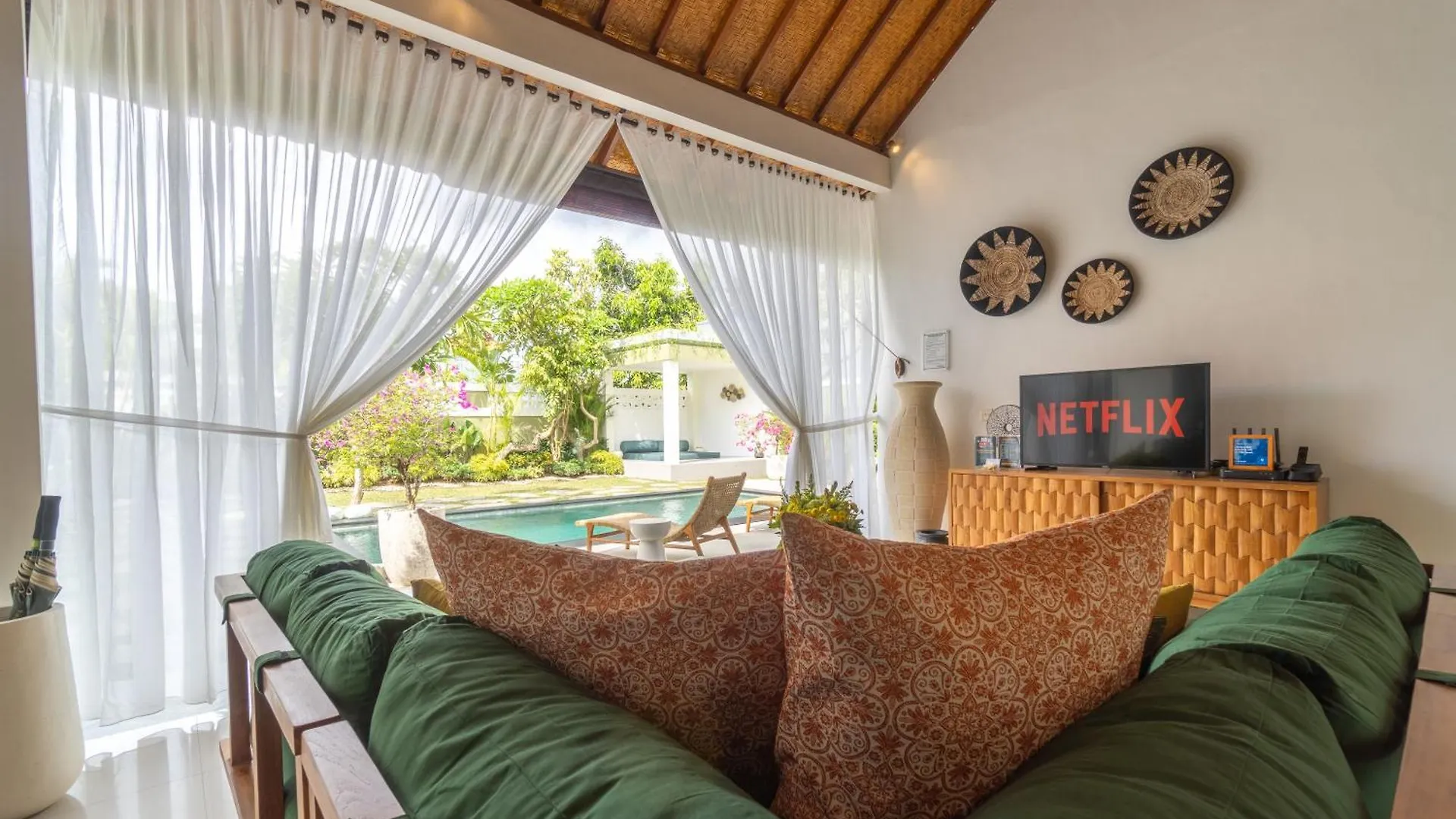 Apartment Castelu 3Br Peacefully Villa Near Mertanadi Seminyak  Indonesia