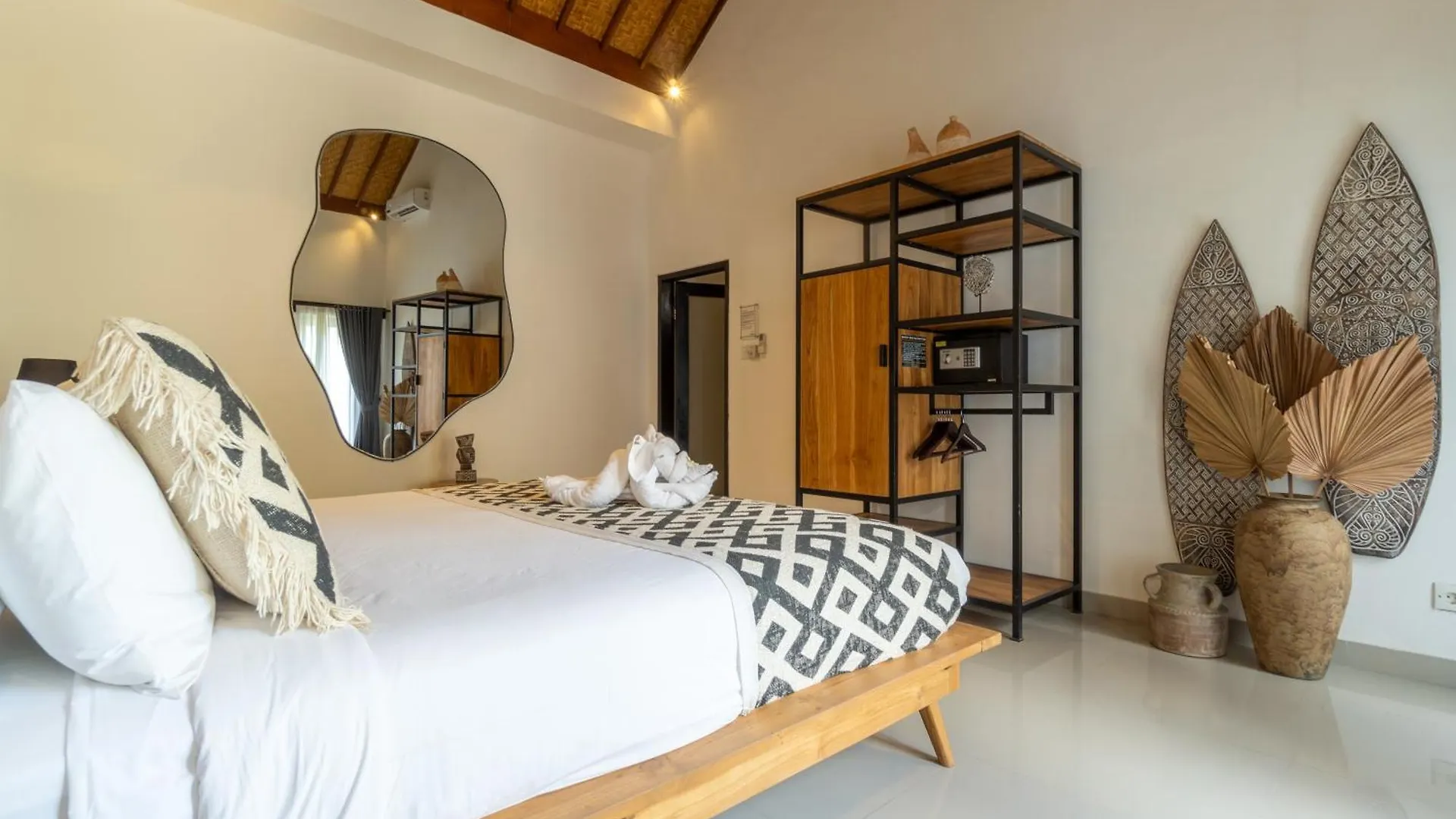Castelu 3Br Peacefully Villa Near Mertanadi Seminyak