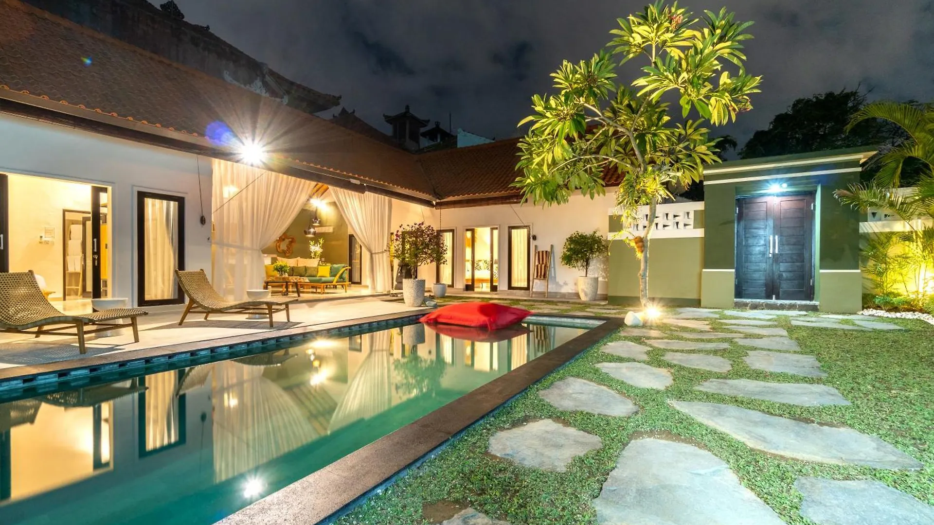 Castelu 3Br Peacefully Villa Near Mertanadi Seminyak Lägenhet