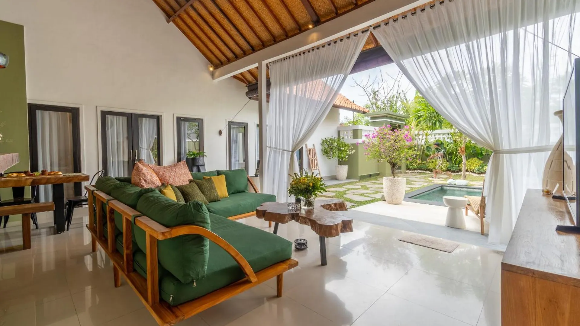 Castelu 3Br Peacefully Villa Near Mertanadi Seminyak